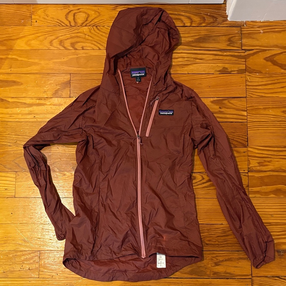Patagonia Women's Houdini windbreaker  in Reddish Brown